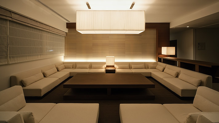 ホテルのような優雅なラウンジ